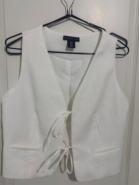 Sincerely Jules White Textured Tie-Front Vest